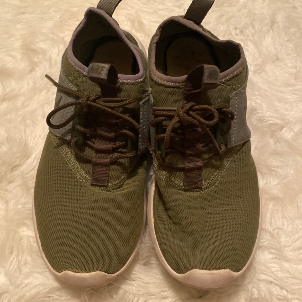 Shoes - Picture 2 of 3